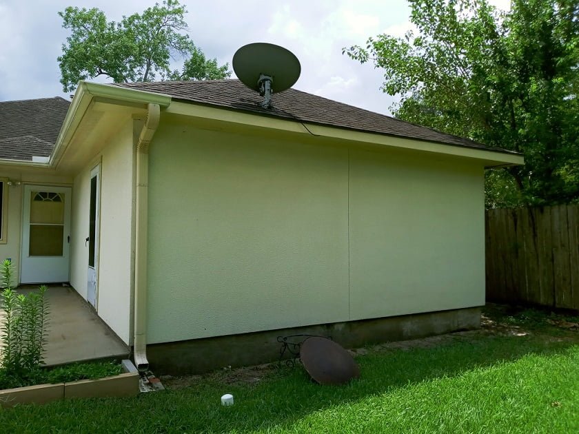Stucco wall washed and cleaned by LKJ Preferred Services, Houston TX