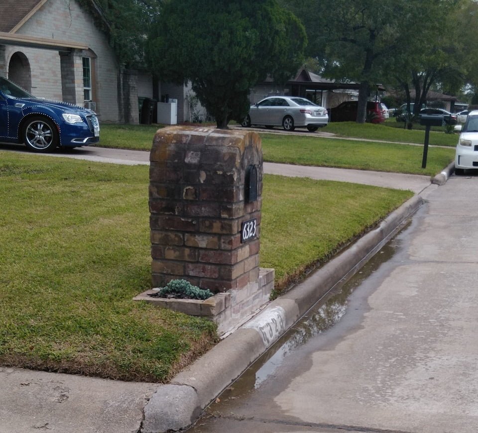 Mailbox covered in algae before cleaning by LKJ Preferred Services, Houston TX