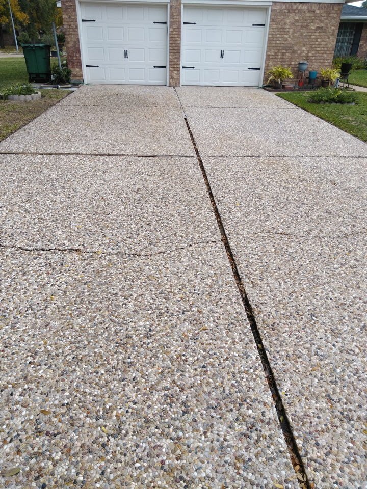 Pea rock driveway fully cleaned by LKJ Preferred Services, Houston TX