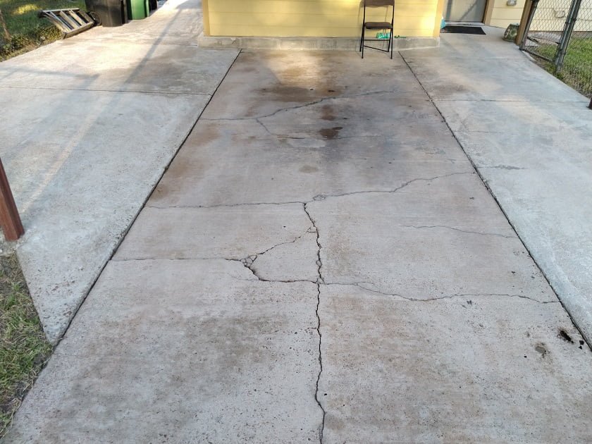Driveway Cleaning after cleaning by LKJ Preferred Services, Houston TX