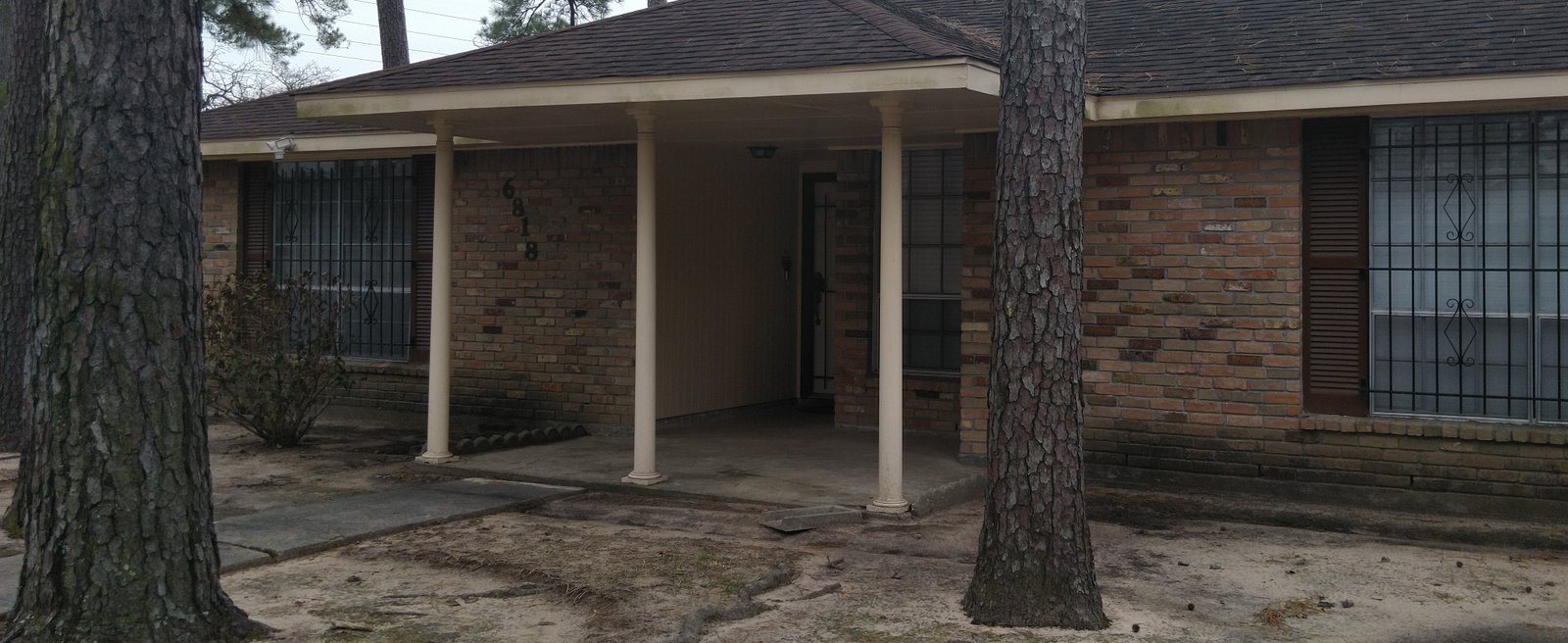 Front entrance with algae on house, porch and walkway before cleaning by LKJ Preferred Services, Houston TX